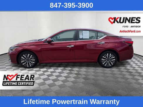 Used 2024 Nissan Altima 2.5 SV w/ SV Premium Package FWD image 4