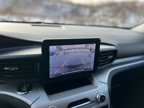 Used 2021 Ford Explorer XLT image 24