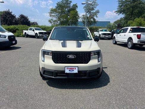 New 2025 Ford Maverick Lariat w/ Black Appearance Package image 9