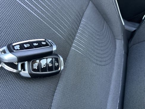 Used 2024 Hyundai Venue Limited image 20