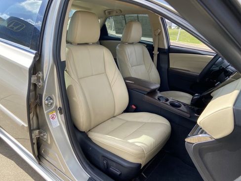 Used 2017 Toyota Avalon Touring image 19