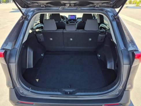 Used 2025 Toyota RAV4 XLE FWD image 10