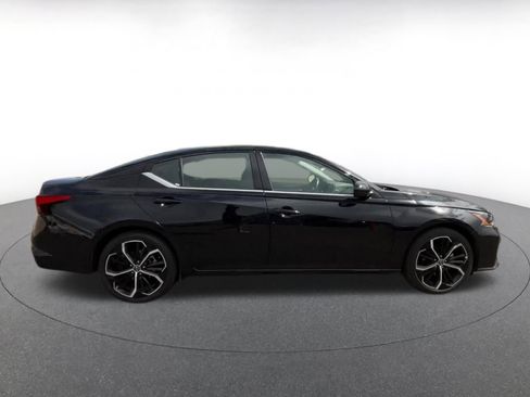Used 2025 Nissan Altima 2.5 SR FWD image 16