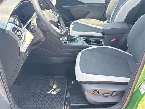 New 2025 Volkswagen Taos SE image 26