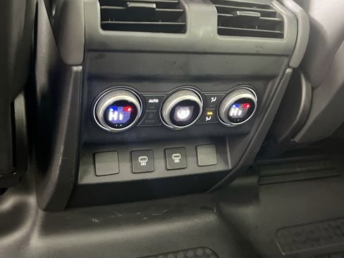 Used 2023 Land Rover Defender 110 X-Dynamic SE image 26