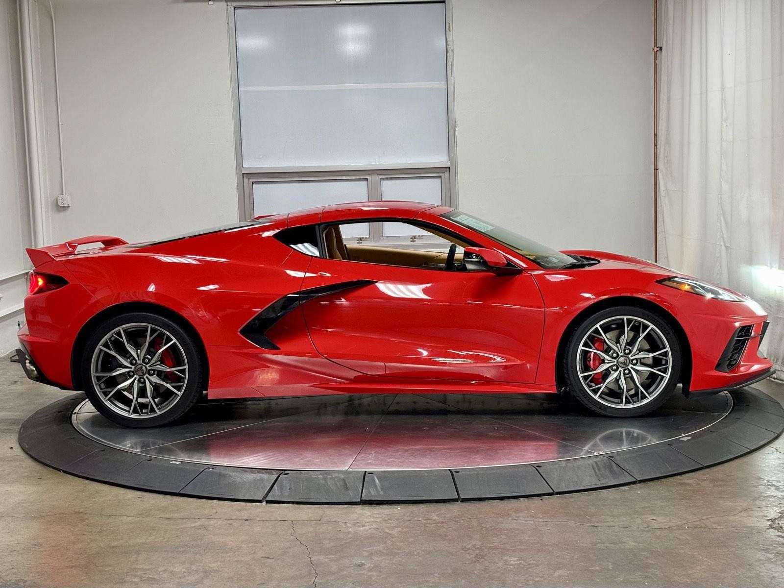 Used 2024 Chevrolet Corvette Stingray Premium Cpe w/ Z51 Performance Package RWD image 11