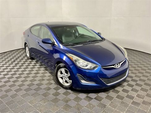 Used 2015 Hyundai Elantra SE image 2