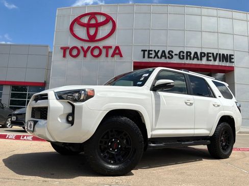 Used 2024 Toyota 4Runner SR5 Premium w/ Moonroof Package AWD/4WD image 2