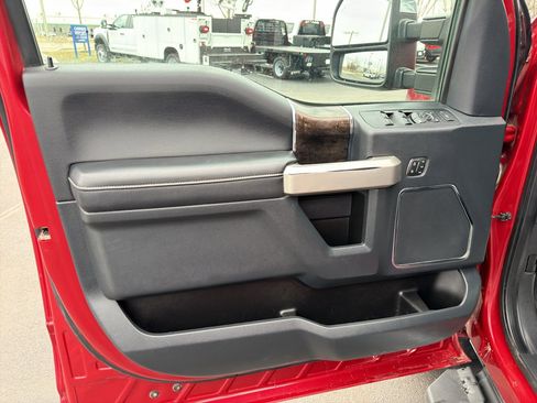 Used 2022 Ford F350 Lariat w/ Chrome Package image 13