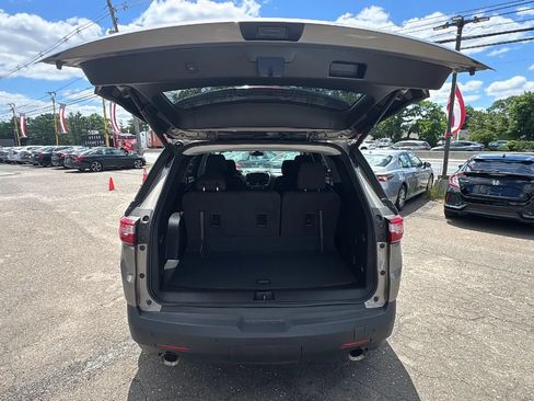 Used 2019 Chevrolet Traverse LT w/ LPO, Floor Liner Package AWD/4WD image 18