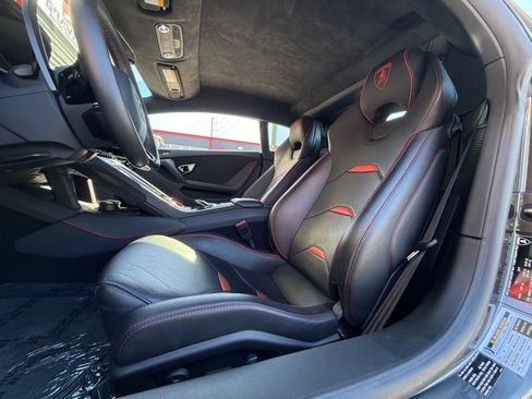 Used 2020 Lamborghini Huracan EVO image 15