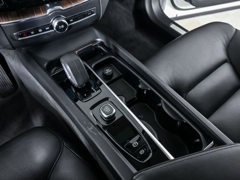 Certified 2023 Volvo XC60 B5 Plus w/ Protection Package Premier image 19