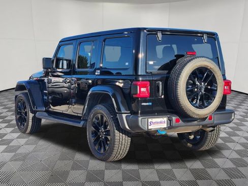 Used 2022 Jeep Wrangler Unlimited Sahara w/ Cold Weather Group AWD/4WD image 8