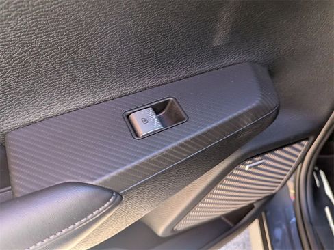 Used 2025 Mitsubishi Outlander SE image 28