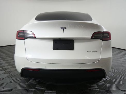 Used 2021 Tesla Model Y Long Range image 5