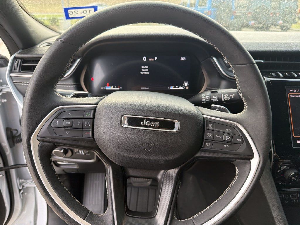 Used 2024 Jeep Grand Cherokee L Laredo w/ Luxury Tech Group I RWD image 6