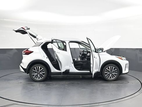 Used 2023 Nissan Kicks SV FWD image 47