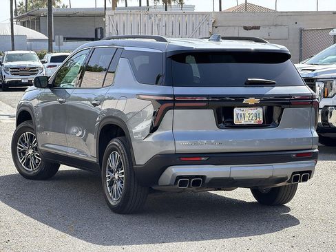 Used 2025 Chevrolet Traverse LT AWD/4WD image 6