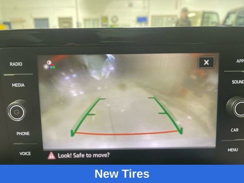 Used 2025 Volkswagen Jetta SE image 17