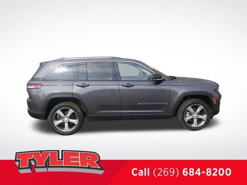 Certified 2022 Jeep Grand Cherokee Limited w/ Luxury Tech Group II AWD/4WD image 9