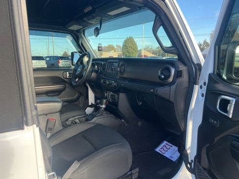 Used 2021 Jeep Wrangler Sport S image 24