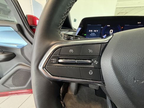 Used 2025 Chevrolet Equinox EV LT w/ Convenience Package II FWD image 11