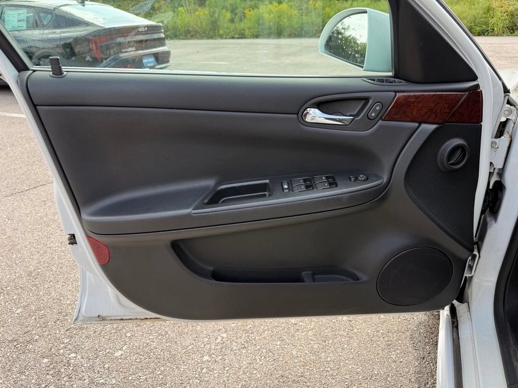 Used 2011 Chevrolet Impala LS FWD image 5