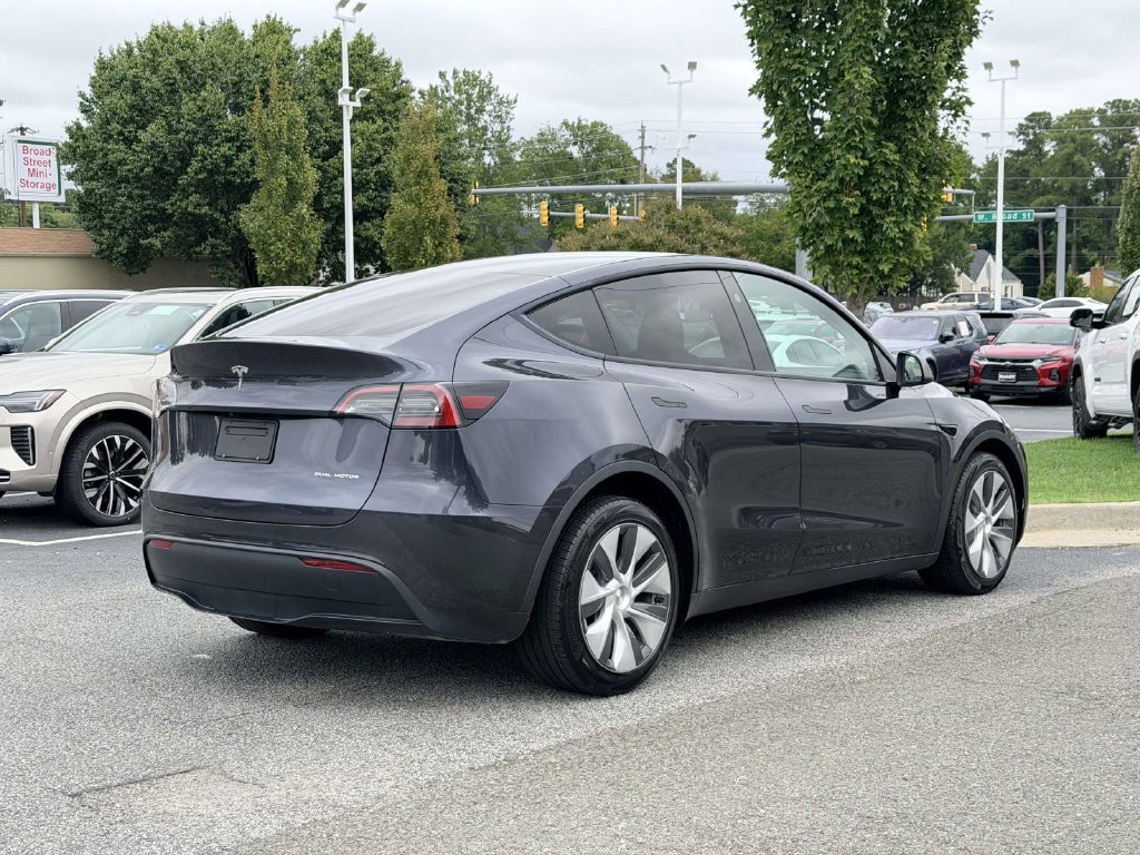 Used 2024 Tesla Model Y Long Range AWD/4WD image 21