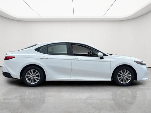Used 2025 Toyota Camry LE FWD image 9