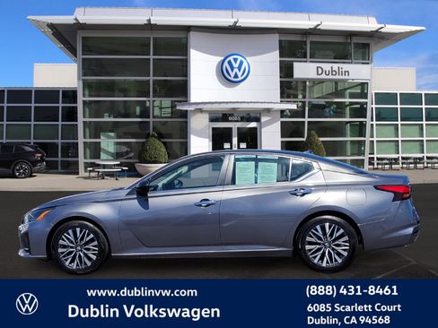 Used 2024 Nissan Altima 2.5 SV image 7