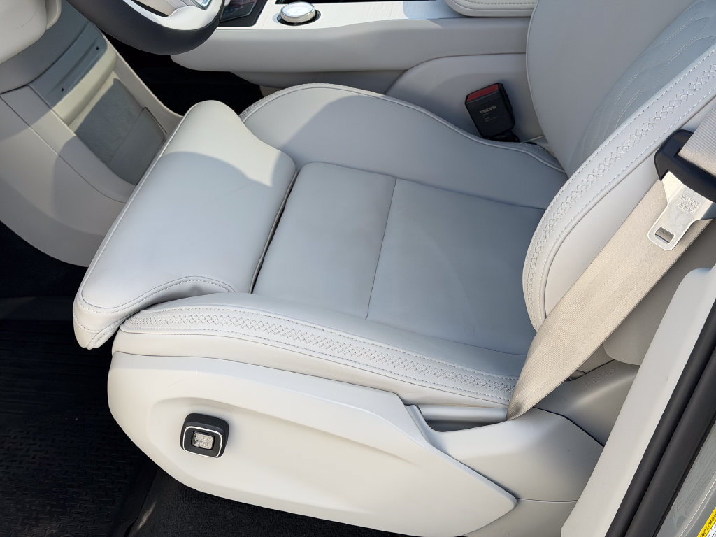 Certified 2025 Volvo EX90 Ultra AWD/4WD image 28