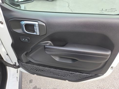 Used 2021 Jeep Wrangler Unlimited Sport image 17