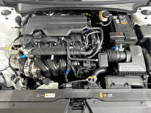 Used 2025 Hyundai Elantra SE FWD image 22