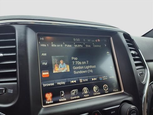 Used 2017 Jeep Grand Cherokee Limited w/ Luxury Group II image 12