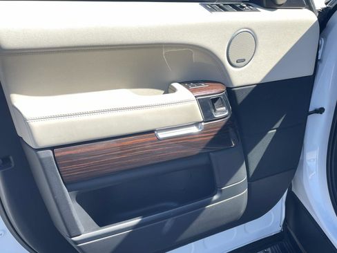 Used 2016 Land Rover Range Rover HSE image 14