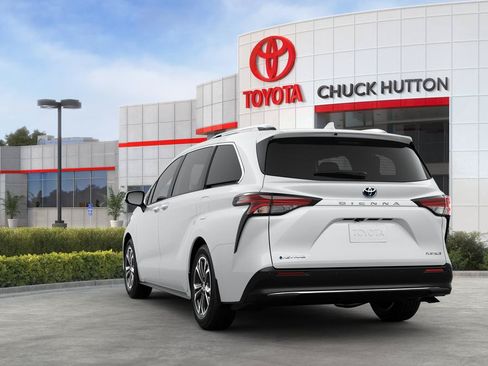 Used 2025 Toyota Sienna Platinum AWD/4WD image 23