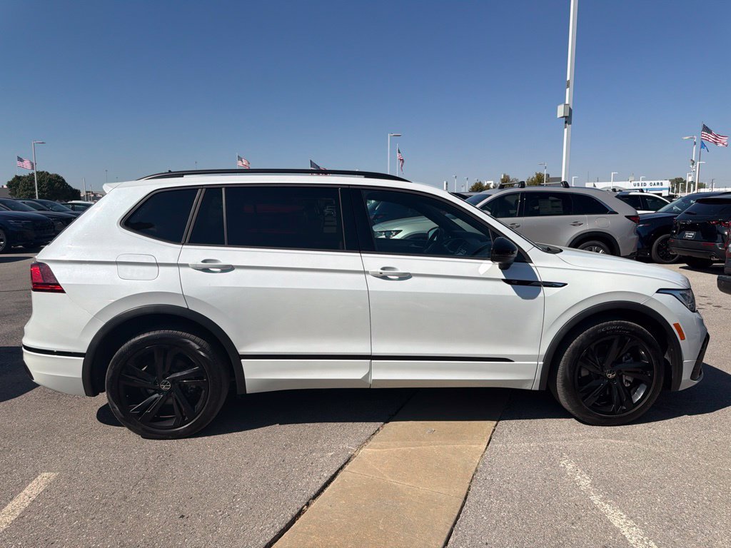 Used 2024 Volkswagen Tiguan SE R-Line FWD image 6