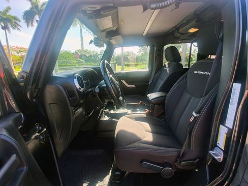 Used 2014 Jeep Wrangler Unlimited Rubicon w/ Connectivity Group AWD/4WD image 11
