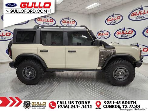 Used 2022 Ford Bronco Everglades image 4