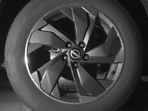 Used 2025 Nissan Rogue SV FWD image 18