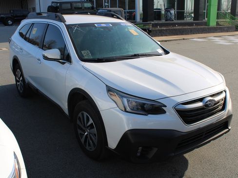 Used 2022 Subaru Outback Premium image 2