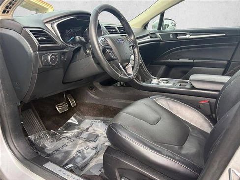 Used 2018 Ford Fusion Titanium image 11