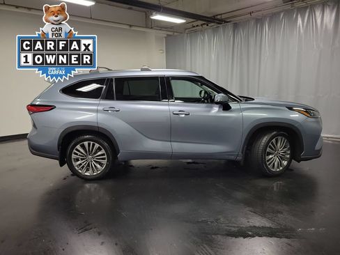 Used 2022 Toyota Highlander Platinum AWD/4WD image 9