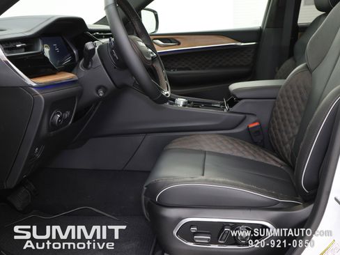 New 2026 Jeep Grand Cherokee Summit image 8