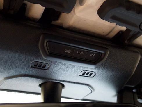 Used 2019 Jeep Wrangler Unlimited Sahara AWD/4WD image 22