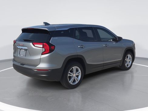 Used 2023 GMC Terrain SLE FWD image 3