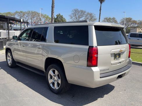 Used 2017 Chevrolet Suburban LT image 6