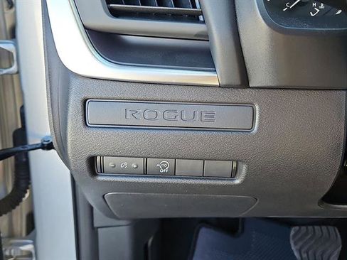Used 2024 Nissan Rogue S image 15