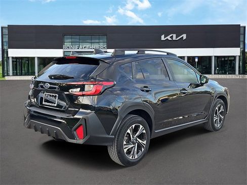 Used 2024 Subaru Crosstrek 2.0i Premium image 4