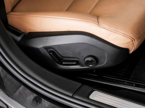 Used 2017 Volvo S90 T6 Momentum w/ Vision Package image 37